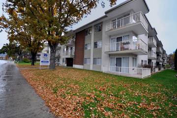 Apartments for Rent in Kelowna - Pandosy Square - CanadaRentalGuide.com