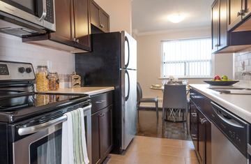Apartments for Rent in Burlington -  Rosemount Apartments - 2386-2400 New Street - CanadaRentalGuide.com