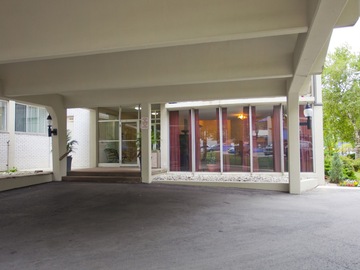 Apartments for Rent in Burlington -  Pine Terrace Apartments - CanadaRentalGuide.com