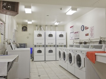 Apartments for Rent in Burlington -  Pine Terrace Apartments - CanadaRentalGuide.com