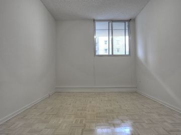 Apartments for Rent in Toronto -  Huntley Apartments - CanadaRentalGuide.com