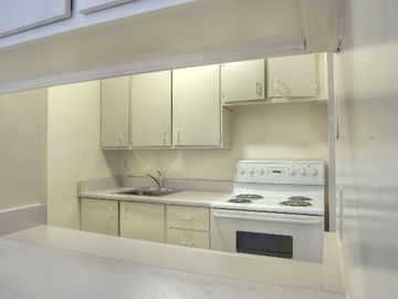 Apartments for Rent in Toronto -  Huntley Apartments - CanadaRentalGuide.com