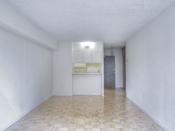 Apartments for Rent in Toronto -  Huntley Apartments - CanadaRentalGuide.com