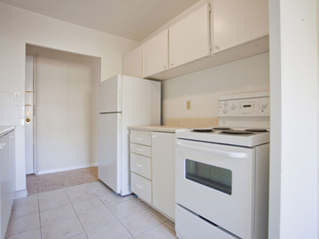 Apartments for Rent in Burlington -  Lord Nelson Apartments - CanadaRentalGuide.com