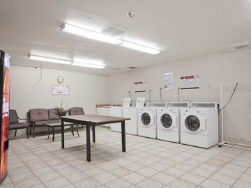 Apartments for Rent in Burlington -  Lord Nelson Apartments - CanadaRentalGuide.com