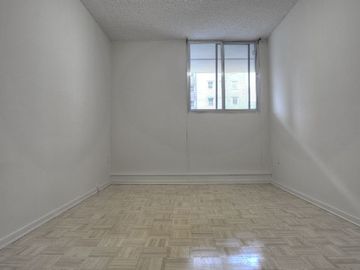 Apartments for Rent in Toronto -  Huntley Apartments - CanadaRentalGuide.com