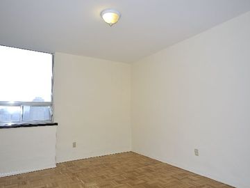 Apartments for Rent in Toronto -  Wellesley Apartments - CanadaRentalGuide.com
