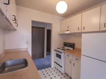 Apartments for Rent in Victoria -  Anondale Court - CanadaRentalGuide.com