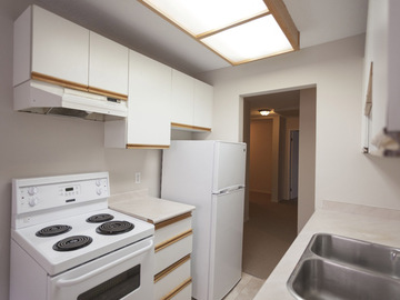 Apartments for Rent in New Westminster -  Park Astoria Apartments - CanadaRentalGuide.com