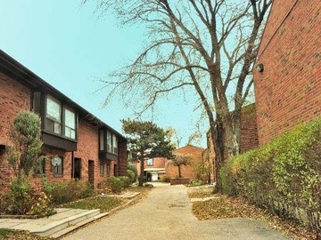 Apartments for Rent in Toronto - Cassandra Townhomes - CanadaRentalGuide.com