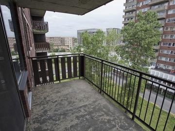 Apartments for Rent in Saint-Laurent -  Le Comesol Apartments - CanadaRentalGuide.com
