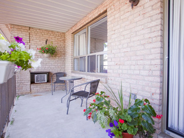Apartments for Rent in Burlington -  Tycourt Apartments and Townhomes - CanadaRentalGuide.com
